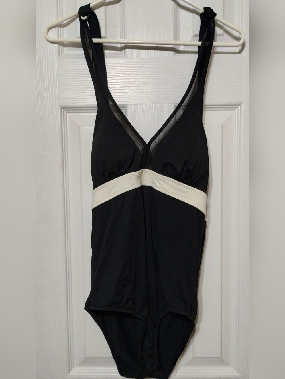 Liz Claiborne Women's Size 10 Black One-Piece Swimsuit with White Band